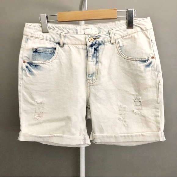 Vero Moda High Waisted Light Washed Distressed Denim Shorts. - Picture 9 of 9